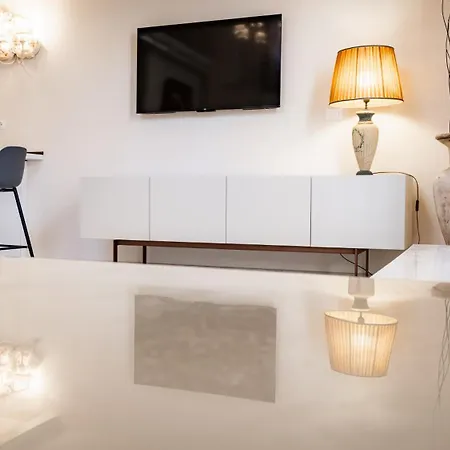 בית נופש The Loft In Via Piastroni *