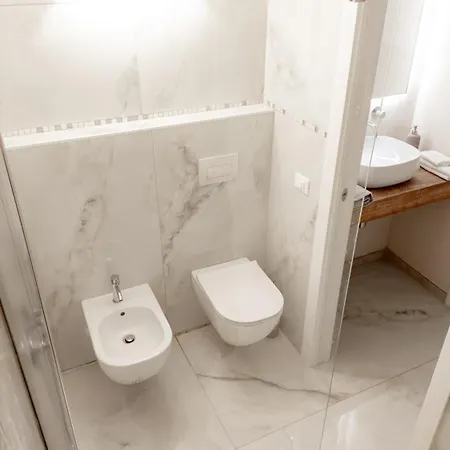 בית נופש The Loft In Via Piastroni פיאטרה סנטה